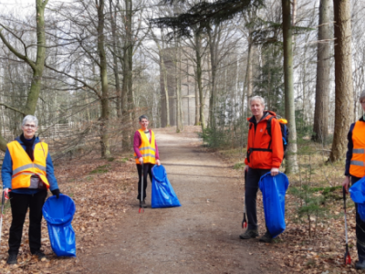 Bos van Harderwijk schoongemaakt door wandelsporters AV Athlos