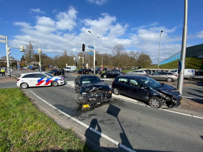 Ongeval op de Oranjelaan in Harderwijk, verkeer loopt vast