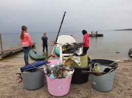 Suppers vissen tonnen vol zwerfvuil op