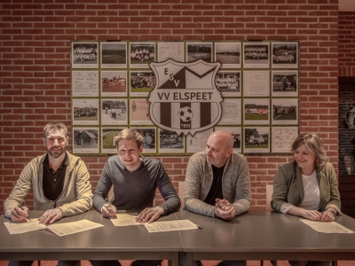Axxent Groep en Huisvesting.nl tekenen hoofdsponsorcontract VV Elspeet