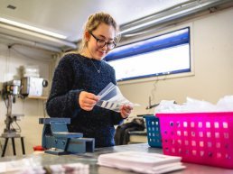 Samenwerking St Jansdal en Mijnschool, klussen bij de buren