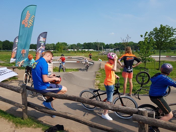 Gaaf fietsspektakel op de pumptrackbaan in Harderwijk 1