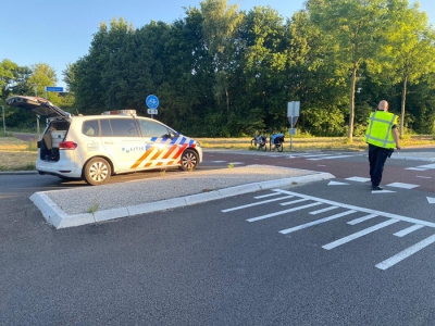 Fietser aangereden door een auto op het Drielandenpad in Harderwijk