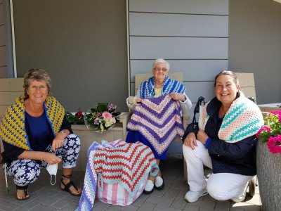 Mevrouw van Haselen (93) haakt voor de zorg