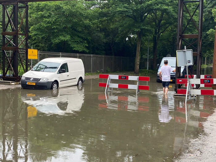 Wateroverlast door hevige regenval in Harderwijk
