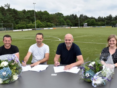 Nieuwe jeugdhoofdsponsoren JO19-1 voetbalvereniging VV Elspeet