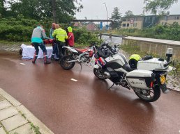 Jongen op een crossbrommer onderuit gegaan na vluchten voor de politie