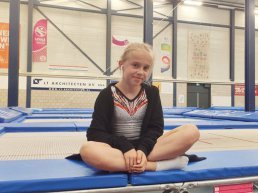 11-jarige Chemene uit Harderwijk plaatst zich voor het jeugd WK trampoline springen