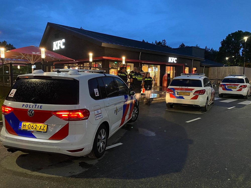 Meerdere politie-eenheden opgeroepen vanwege vervelend gedrag van een groep jongeren. #Harderwijk. @112veluwe