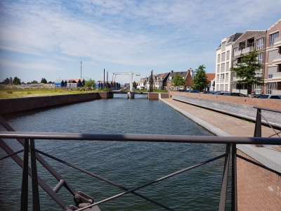 Het water in het Waterfront en de havens is geen officiële zwemlocatie