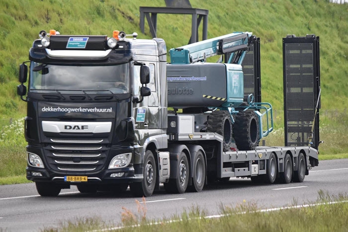 Word jij de nieuwe vrachtwagenchauffeur bij Dekker Hoogwerker Verhuur?