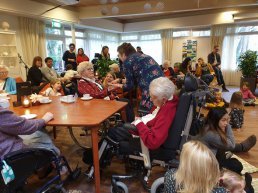 Verbindend muziekproject Weer op de thee bij oma begint weer!
