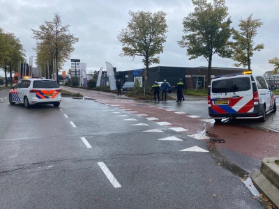 Fietser geschept door vrachtwagen op de Lorentzstraat in Harderwijk