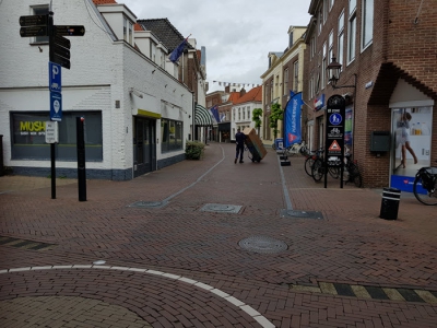 Beweegbare palen in Donkerstraat en Luttekepoortstraat in Harderwijk vervangen