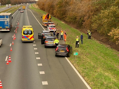 Heldendaad op de snelweg A28: man zet zijn eigen auto voor een auto van onwel geworden vrouw