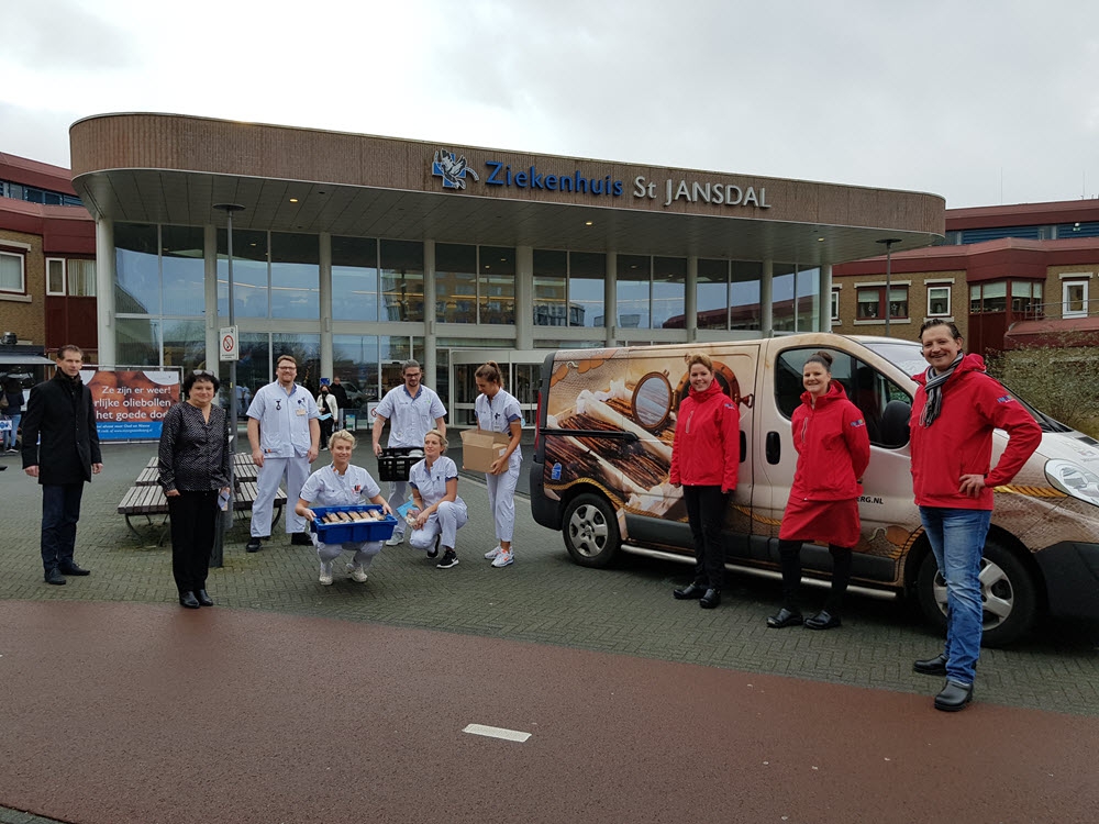 Eerste blijmakers naar zorgmedewerkers St Jansdal