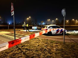 Politie doet onderzoek naar overleden vrouw in auto Zuidwalstraat in Harderwijk