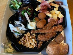 Activiteiten Kok Harderwijk: Bezorgen en afhalen, High Tea at Home, Broodje Kok ontbijt en Borrelbox