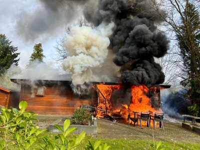 Chalet volledig afgebrand op Verscholen Dorp in Harderwijk
