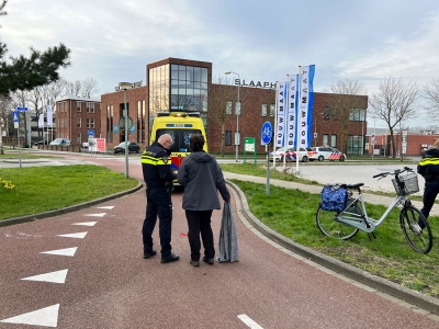 Getuigen gezocht: Ongeval op rotonde Deventerweg, scooterrijder gaat op de vlucht