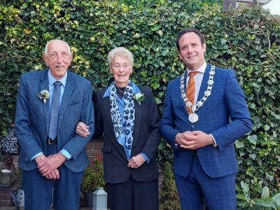 Echtpaar Wim en Ria de Haas vieren 65-jarig huwelijk