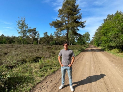 Daan Dekker, student Sociale Geografie en Planologie, doet onderzoek in het natuurgebied Harderwijk