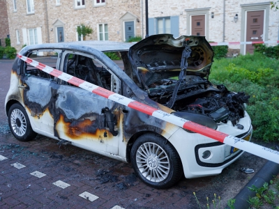 Auto volledig uitgebrand op de Boterbloemdreef in Harderwijk