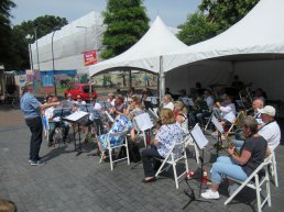 Regioharmonie De Verbinding verzorgt Party@the(Hortus)park