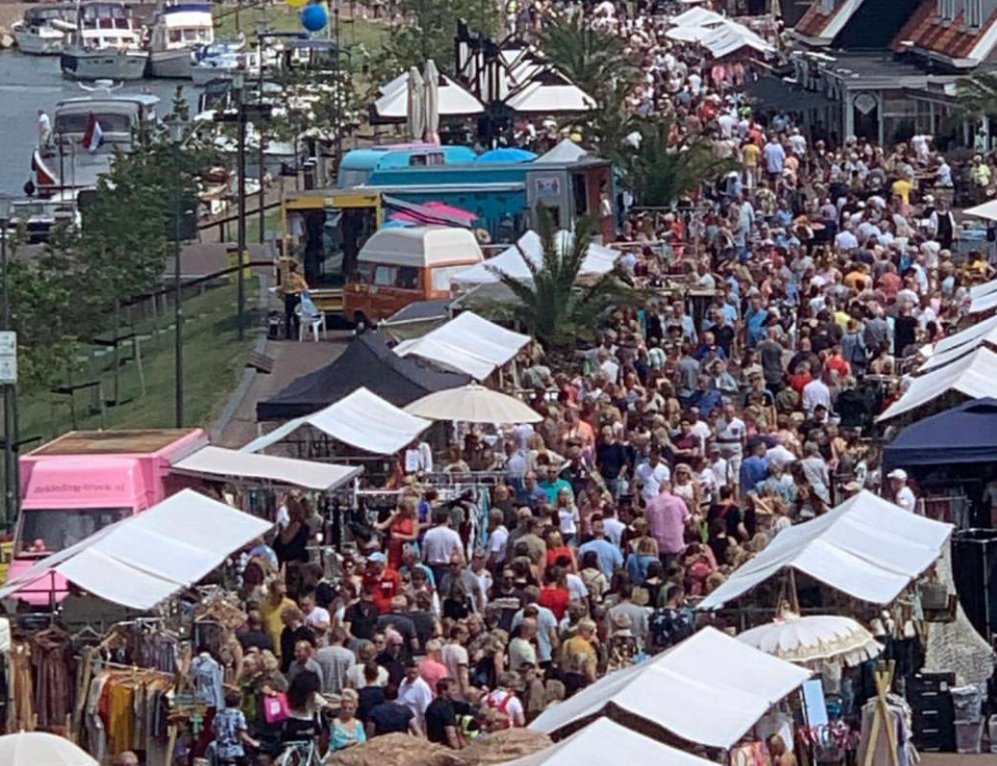 Mediterrane vibes tijdens zondagse Ibiza markt op de boulevard in Harderwijk