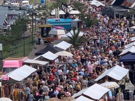 Mediterrane vibes tijdens zondagse Ibiza markt op de boulevard in Harderwijk
