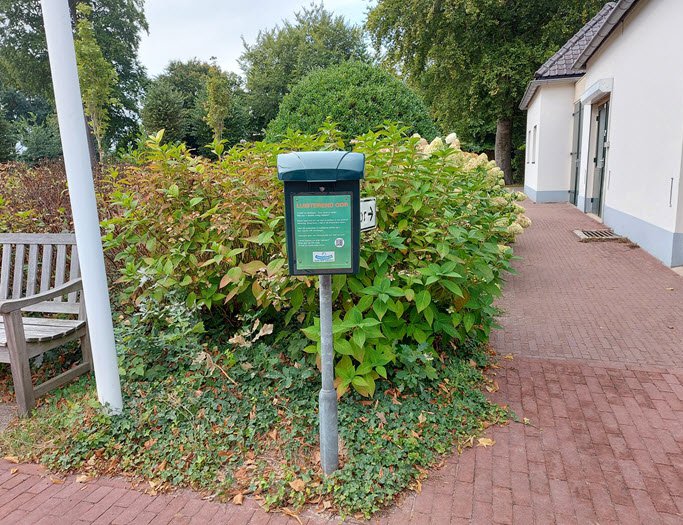 Brievenbussen ‘Luisterend Oor’ op Elzenhof en Oostergaarde