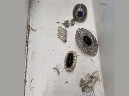 Sieraden gevonden en vermoedelijk afkomstig van diefstal