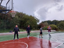 Opening basketbalveld in Drielanden