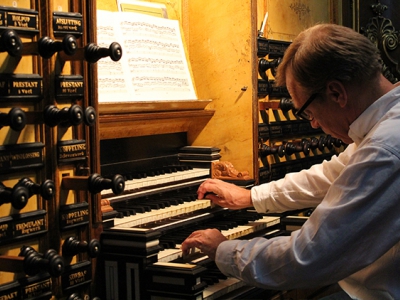 Everhard Zwart verzorgd kerstconcert op het orgel van de Grote Kerk te Harderwijk