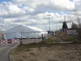 Rukwind vernielt verkiezingstent