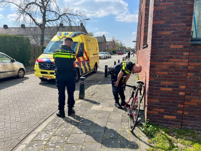 Ongeval tussen en auto en een wielrenner op de Justus van Effenstraat in Harderwijk