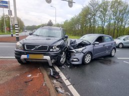 Botsing tussen twee auto's op de Ceintuurbaan in Harderwijk