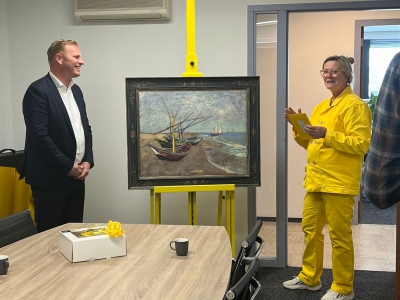 Van Gogh Museum trakteert Harderwijker Maarten van Panhuis op ‘Vissersboten’ 