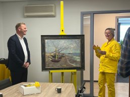 Van Gogh Museum trakteert Harderwijker Maarten van Panhuis op ‘Vissersboten’ 