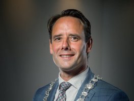 Burgemeester Harm-Jan van Schaik van Harderwijk kondigt vertrek aan 