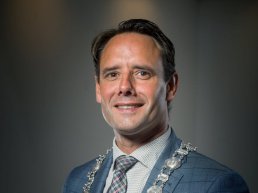 Burgemeester Harm-Jan van Schaik van Harderwijk kondigt vertrek aan 
