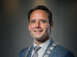 Burgemeester Harm-Jan van Schaik van Harderwijk kondigt vertrek aan