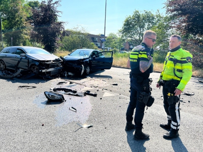 Botsing tussen twee auto's op de Stadswei in Harderwijk