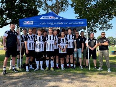 De O21 van Zwart Wit’63 in de Beltona Cup in Enschede