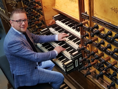 Minne Veldman is 12 Oktober op het orgel in Grote Kerk Harderwijk met een gevarieerd programma