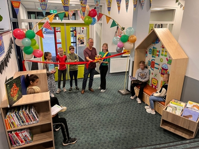 Bibliotheek op school feestelijk geopend op de CBS Willem Alexander in Harderwijk