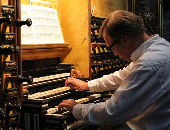 Everhard Zwart schließt die herbstliche Orgelreihe traditionell am 19. Oktober 2022 in der Grote Kerk in Harderwijk ab