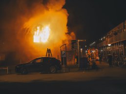 Felle brand op het AZC in Harderwijk