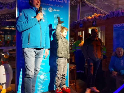 De 7-jarige Noud Kuipers opent ijsbaan Harderwijk