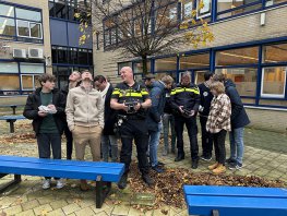 Politie geeft drone les aan studenten Landstede MBO